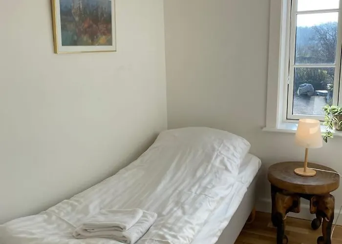 F27-1 3 People, 3 Bedrooms, Fully Furnished